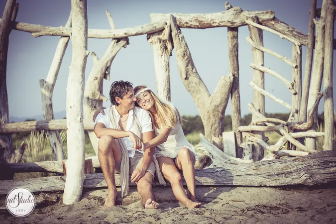 
	foto di coppia in spiaggia a Viareggio
