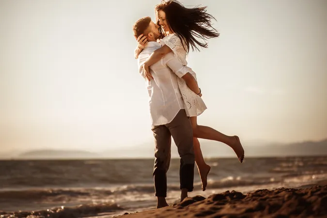 
	Servizio fotografico prematrimoniale fidanzati in spiagia
