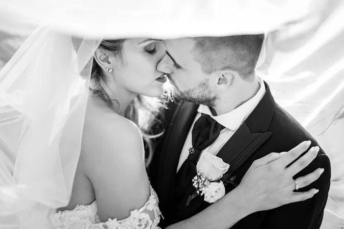 
	bacio sposi
