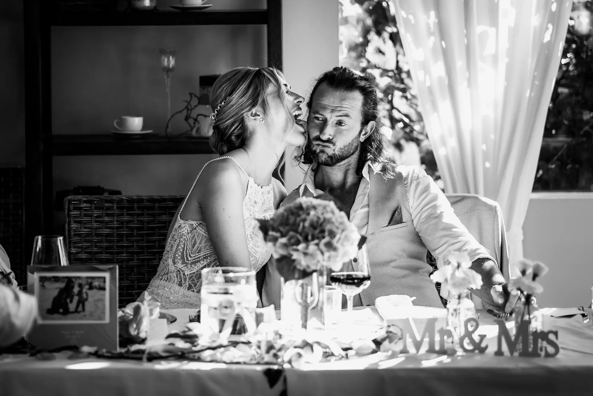 sposi divertenti durante un matrimonio a Livorno