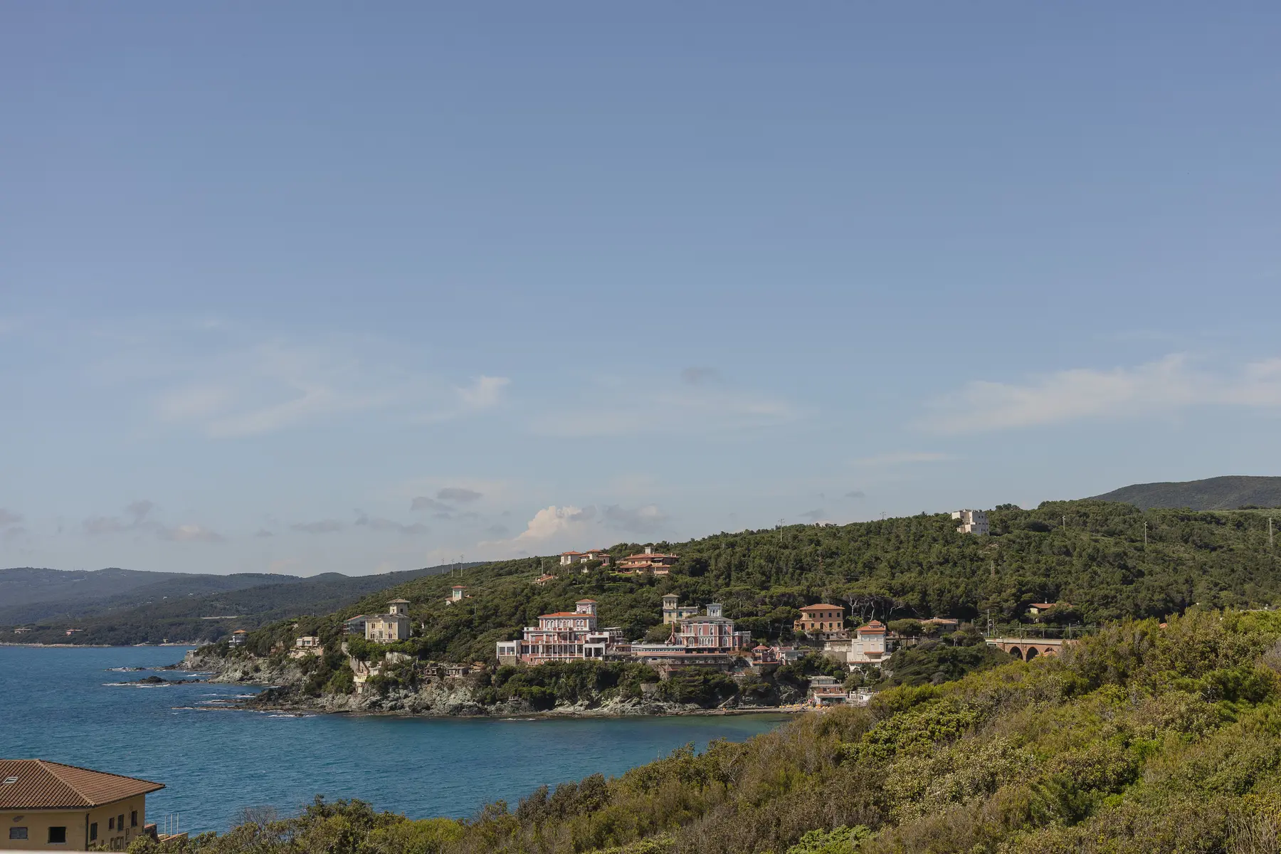 Panorama della costa di Castiglioncello, location del matrimonio a Villa Parisi